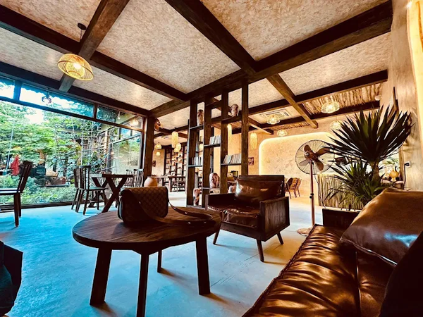 Loa treo tường ngoài trời phát nhạc nền cho Tĩnh Trà - Coffee, Hà Nội, loa được thiết kế riêng cho quán, bật lớn không tạp âm, miễn phí công lắp đặt, bảo hành dài hạn 5 năm