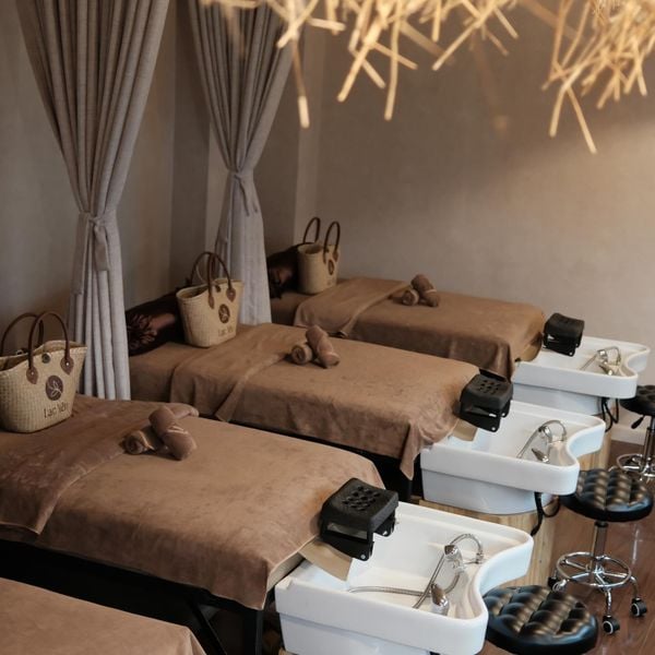 Loa âm trần phát nhạc nền cho Lạc Yên Healing Spa, Quận 3, loa được thiết kế riêng cho quán, bật lớn không tạp âm, miễn phí công lắp đặt, bảo hành dài hạn 5 năm