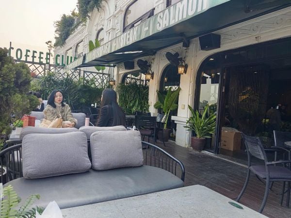 Loa ngoài trời quán cafe, phát nhạc nền tự động cho quán Coffee Club, Hà Nội, loa được thiết kế riêng cho quán, bật lớn không tạp âm, miễn phí công lắp đặt, bảo hành dài hạn 5 năm