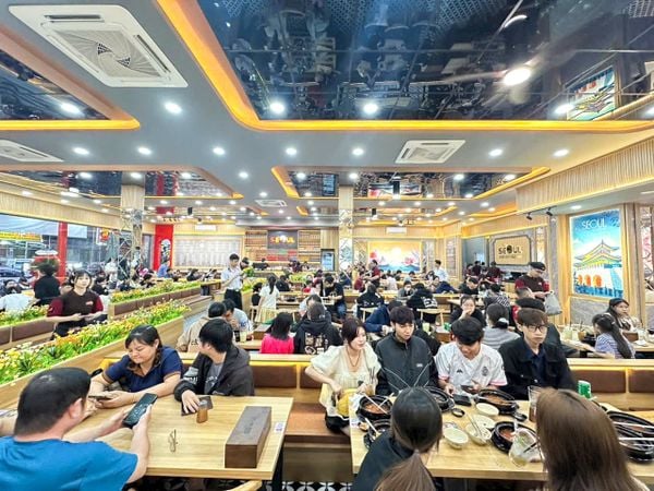 Loa nhà hàng phát nhạc nền tự động cho Mì Cay SEOUL Nguyễn Ảnh Thủ-Cn3, loa được thiết kế riêng cho quán, bật lớn không tạp âm, miễn phí công lắp đặt, bảo hành dài hạn 5 năm