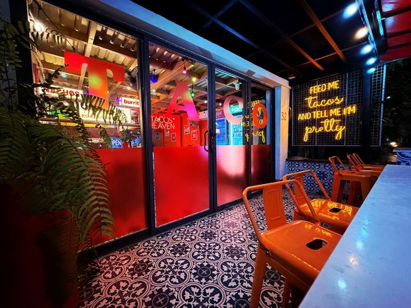 Loa phát nhạc nền cho El Camino Taqueria, Thảo điền, Thủ Đức, TP.HCM, loa được thiết kế riêng cho quán, bật lớn không tạp âm, miễn phí công lắp đặt, bảo hành dài hạn 5 năm