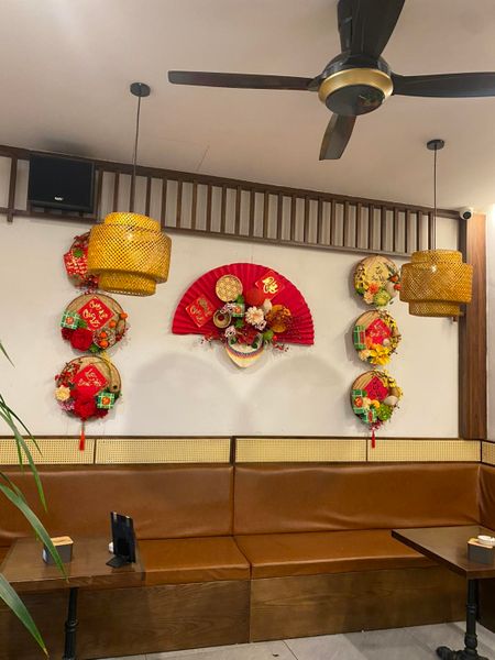 Loa treo tường phát nhạc nền cho quán Hồng Hà Coffee – Cơ sở 2, Hà Nội, loa được thiết kế riêng cho quán, bật lớn không tạp âm, miễn phí công lắp đặt, bảo hành dài hạn 5 năm