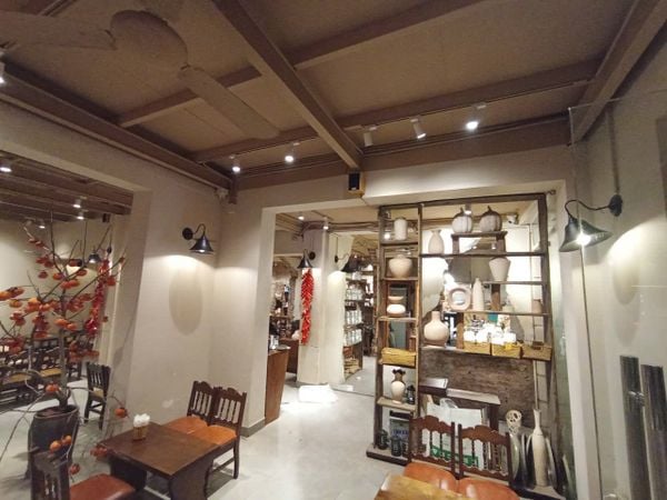 Loa quán cafe, phát nhạc nền tự động cho Tadi Cà Phê, Hà Nội, loa được thiết kế riêng cho quán, bật lớn không tạp âm, miễn phí công lắp đặt, bảo hành dài hạn 5 năm