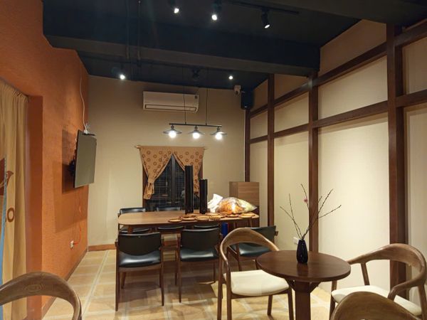 Loa quán cafe phát nhạc nền tự động cho quán The Bou Café & Tea, Hà Nội, loa được thiết kế riêng cho quán, bật lớn không tạp âm, miễn phí công lắp đặt, bảo hành dài hạn 5 năm