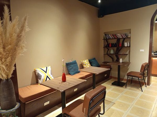 Loa quán cafe phát nhạc nền tự động cho quán The Bou Café & Tea, Hà Nội, loa được thiết kế riêng cho quán, bật lớn không tạp âm, miễn phí công lắp đặt, bảo hành dài hạn 5 năm