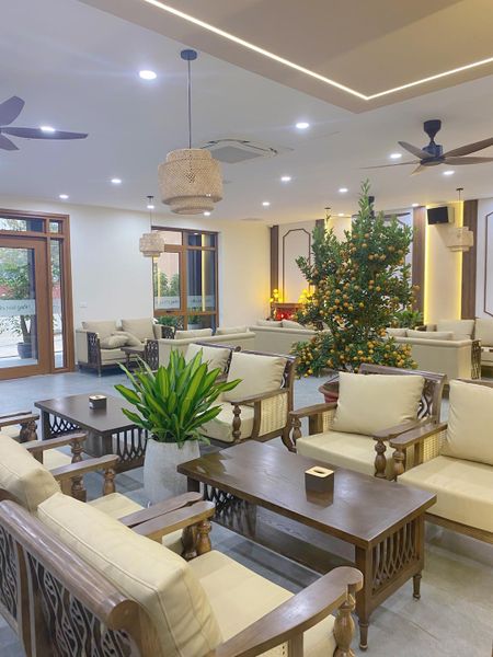 Loa treo tường phát nhạc nền cho quán Hồng Hà Coffee – Cơ sở 2, Hà Nội, loa được thiết kế riêng cho quán, bật lớn không tạp âm, miễn phí công lắp đặt, bảo hành dài hạn 5 năm