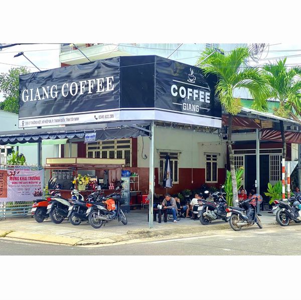 Loa treo tường phát nhạc nền cho quán Giang Coffee, Tây Ninh, loa được thiết kế riêng cho quán, bật lớn không tạp âm, miễn phí công lắp đặt, bảo hành dài hạn 5 năm