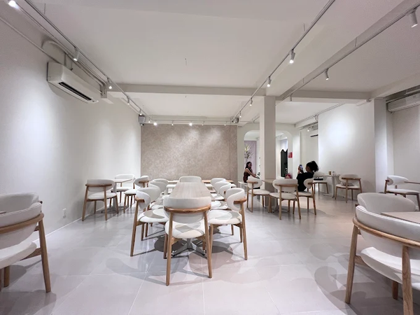 Loa quán cafe, phát nhạc nền tự động cho HAYU:ON Cafe, TP HCM, loa được thiết kế riêng cho quán, bật lớn không tạp âm, miễn phí công lắp đặt, bảo hành dài hạn 5 năm