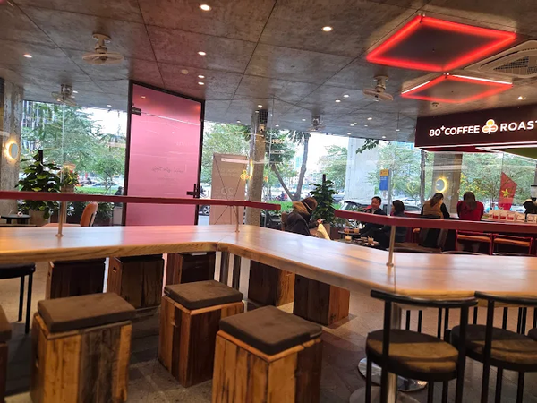 Loa cho 80Plus Coffee Roastery Hoàng Cầu, TP Hà Nội, loa được thiết kế riêng cho quán, bật lớn không tạp âm, miễn phí công lắp đặt, bảo hành dài hạn 5 năm