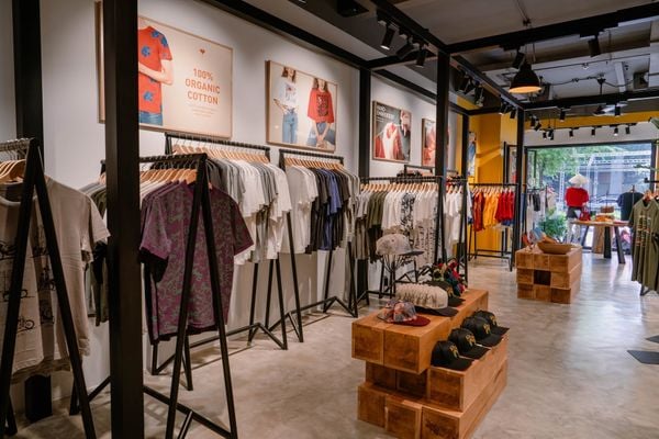 Loa treo tường phát nhạc nền cho Ginkgo T-shirts, TP. HCM, loa được thiết kế riêng cho quán, bật lớn không tạp âm, miễn phí công lắp đặt, bảo hành dài hạn 5 năm