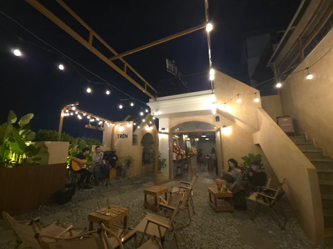 Loa quán cafe, phát nhạc nền tự động cho TRỐN Rooftop, TP.HCM, loa được thiết kế riêng cho quán, bật lớn không tạp âm, miễn phí công lắp đặt, bảo hành dài hạn 5 năm