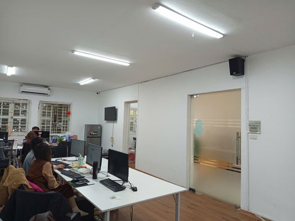 Loa thông báo, phát nhạc nền cho văn phòng Tổ chức Giáo dục TBT Global, Hà Nội, loa được thiết kế riêng cho quán, bật lớn không tạp âm, miễn phí công lắp đặt, bảo hành dài hạn 5 năm