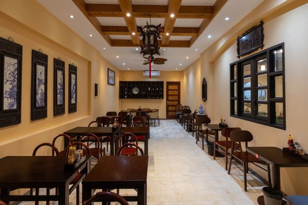 Loa treo tường phát nhạc nền cho Mỳ Hoành Thánh Phong Nhã, TP HCM, loa được thiết kế riêng cho quán, bật lớn không tạp âm, miễn phí công lắp đặt, bảo hành dài hạn 5 năm