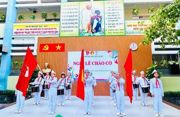 Loa treo tường phát thông báo, phát nhạc cho Trường Tiểu học Trần Văn Ơn, TP.HCM, loa được thiết kế riêng cho quán, bật lớn không tạp âm, miễn phí công lắp đặt, bảo hành dài hạn 5 năm