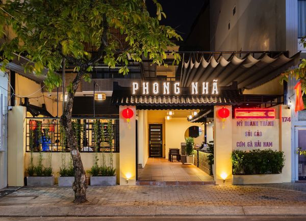 Loa treo tường phát nhạc nền cho Mỳ Hoành Thánh Phong Nhã, TP HCM, loa được thiết kế riêng cho quán, bật lớn không tạp âm, miễn phí công lắp đặt, bảo hành dài hạn 5 năm