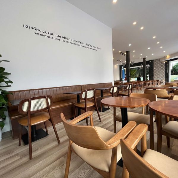 Loa treo tường cho Trung Nguyên E-Coffee Trần Văn Trà, Cần Thơ, loa được thiết kế riêng cho quán, bật lớn không tạp âm, miễn phí công lắp đặt, bảo hành dài hạn 5 năm