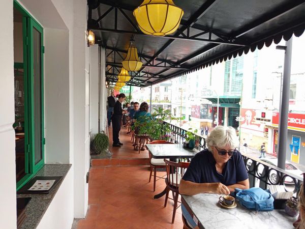 Loa nhà hàng, phát nhạc nền tự động cho HANOI 1930 Bistro, loa được thiết kế riêng cho quán, bật lớn không tạp âm, miễn phí công lắp đặt, bảo hành dài hạn 5 năm