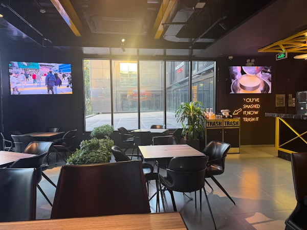 Loa nhà hàng, phát nhạc nền tự động cho Bunz Smash Burgers, TP HCM, loa được thiết kế riêng cho quán, bật lớn không tạp âm, miễn phí công lắp đặt, bảo hành dài hạn 5 năm