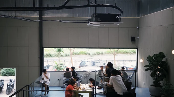 Loa treo tường phát nhạc nền cho quán GIA LAM Coffee Roaster, Hà Nội, loa được thiết kế riêng cho quán, bật lớn không tạp âm, miễn phí công lắp đặt, bảo hành dài hạn 5 năm