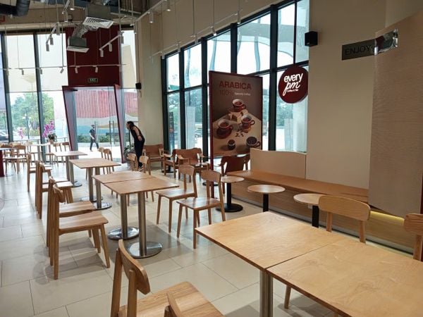 Loa treo tường phát nhạc nền cho Every PM Việt Nam, loa được thiết kế riêng cho quán, bật lớn không tạp âm, miễn phí công lắp đặt, bảo hành dài hạn 5 năm