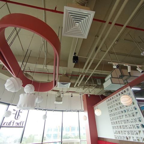 Loa khu vui chơi, phát nhạc nền tự động cho SÂU KID Playground, Hà Nội, loa được thiết kế riêng cho quán, bật lớn không tạp âm, miễn phí công lắp đặt, bảo hành dài hạn 5 năm