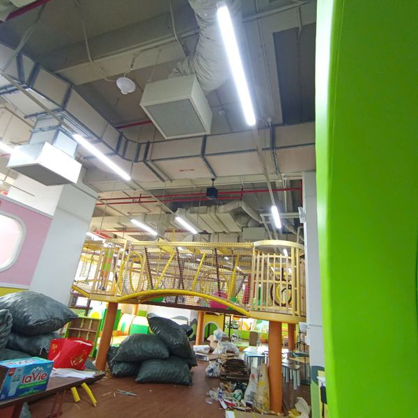 Loa khu vui chơi, phát nhạc nền tự động cho SÂU KID Playground, Hà Nội, loa được thiết kế riêng cho quán, bật lớn không tạp âm, miễn phí công lắp đặt, bảo hành dài hạn 5 năm
