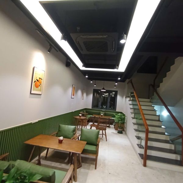 Loa treo tường phát nhạc nền cho quán LA’ COFFEE, Hà Nội, loa được thiết kế riêng cho quán, bật lớn không tạp âm, miễn phí công lắp đặt, bảo hành dài hạn 5 năm