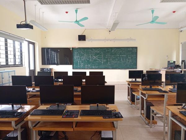 Loa cho lớp học tại Trường THCS Thư Lâm, Hà Nội, bật lớn không tạp âm, miễn phí công lắp đặt, bảo hành dài hạn 5 năm