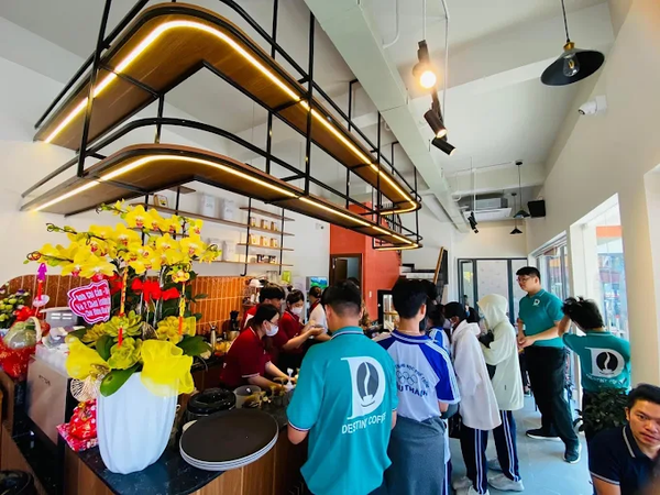 Loa treo tường phát nhạc nền cho Coffee Destiny, loa được thiết kế riêng cho quán, bật lớn không tạp âm, miễn phí công lắp đặt, bảo hành dài hạn 5 năm