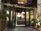 Loa treo tường phát nhạc nền cho Hạt Lành Tea & Coffee, TP. Hà Nội, loa được thiết kế riêng cho quán, bật lớn không tạp âm, miễn phí công lắp đặt, bảo hành dài hạn 5 năm