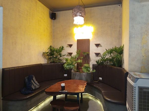 Loa treo tường phát nhạc nền cho quán Li En Coffee, TP.HCM, loa được thiết kế riêng cho quán, bật lớn không tạp âm, miễn phí công lắp đặt, bảo hành dài hạn 5 năm