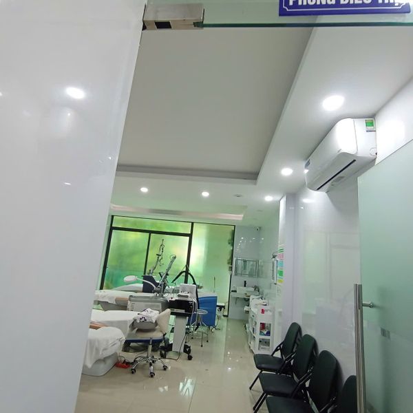 Loa âm trần phát nhạc nền cho Phòng Khám Chuyên Khoa Thẩm Mỹ P:LAB, loa được thiết kế riêng cho quán, bật lớn không tạp âm, miễn phí công lắp đặt, bảo hành dài hạn 5 năm