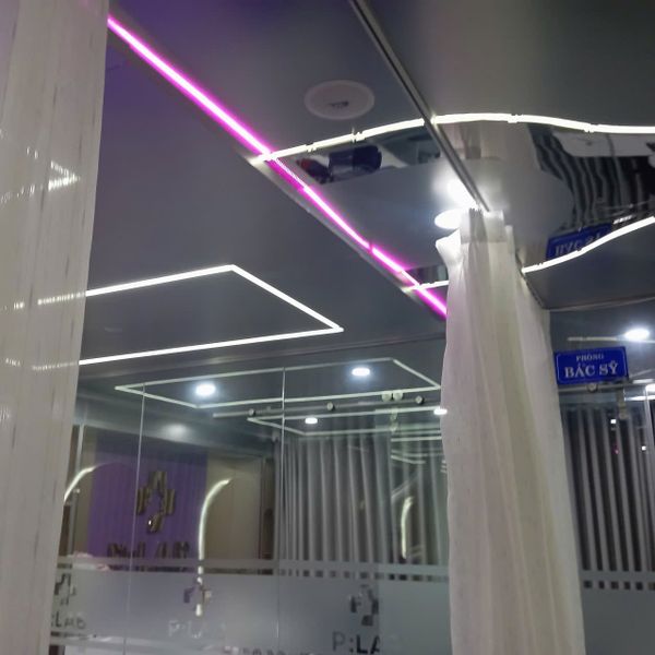 Loa âm trần phát nhạc nền cho Phòng Khám Chuyên Khoa Thẩm Mỹ P:LAB, loa được thiết kế riêng cho quán, bật lớn không tạp âm, miễn phí công lắp đặt, bảo hành dài hạn 5 năm