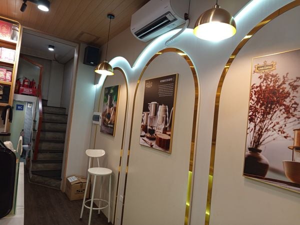 Loa treo tường phát nhạc nền cho King Coffee Thanh Niên, loa được thiết kế riêng cho quán, bật lớn không tạp âm, miễn phí công lắp đặt, bảo hành dài hạn 5 năm