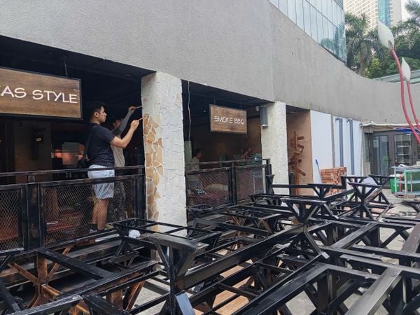 Loa treo tường phát nhạc nền cho nhà hàng CTQ Texas BBQ Việt Nam - Thịt Chín Chậm, Hà Nội, loa được thiết kế riêng cho quán, bật lớn không tạp âm, miễn phí công lắp đặt, bảo hành dài hạn 5 năm