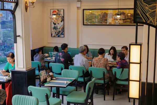 Loa treo tường phát nhạc nền cho Tiệm Yến Nha Trang - Chi Nhánh Hà Nội, loa được thiết kế riêng cho quán, bật lớn không tạp âm, miễn phí công lắp đặt, bảo hành dài hạn 5 năm