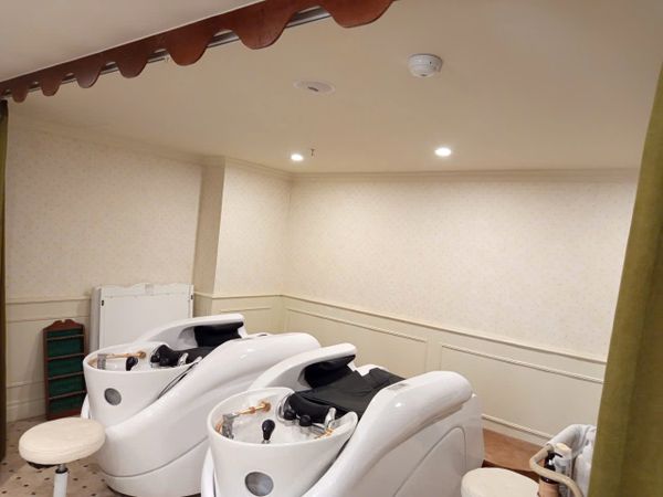 Loa âm trần phát nhạc nền cho Shelly Beauty, TP Hà Nội, loa được thiết kế riêng cho quán, bật lớn không tạp âm, miễn phí công lắp đặt, bảo hành dài hạn 5 năm