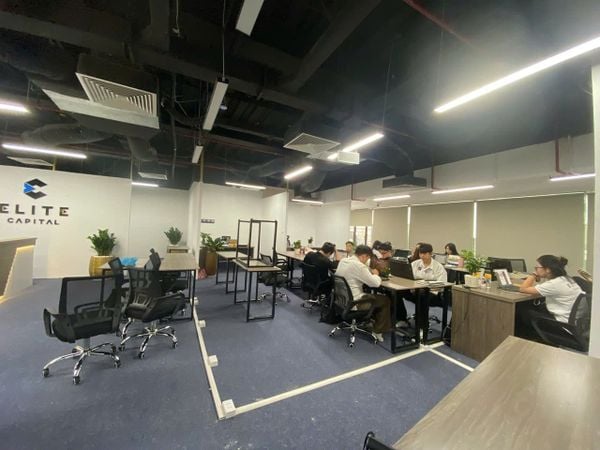 Loa treo tường phát thông báo, phát nhạc cho văn phòng Elite Capital, Hà Nội, loa được thiết kế riêng cho quán, bật lớn không tạp âm, miễn phí công lắp đặt, bảo hành dài hạn 5 năm