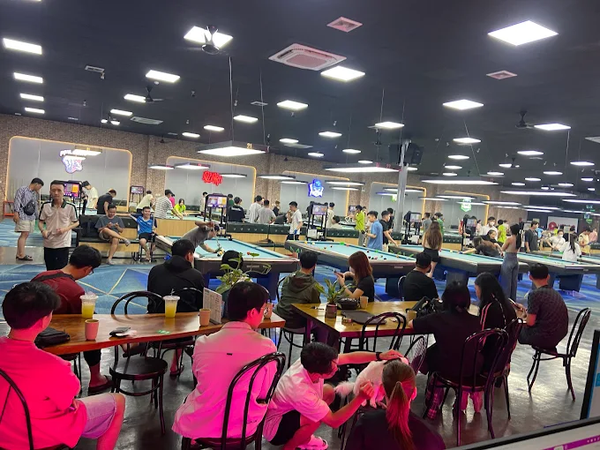 Lắp đặt thêm loa cho phòng chơi NIZ Billiards Club BKPRO, Đà Nẵng, loa được thiết kế riêng cho quán, bật lớn không tạp âm, miễn phí công lắp đặt, bảo hành dài hạn 5 năm
