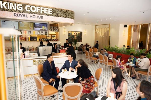 Loa treo tường phát nhạc nền cho King Coffee Royal House, Lâm Đồng, loa được thiết kế riêng cho quán, bật lớn không tạp âm, miễn phí công lắp đặt, bảo hành dài hạn 5 năm