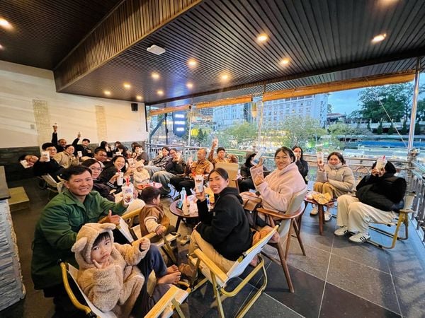 Loa treo tường phát nhạc nền cho King Coffee Royal House, Lâm Đồng, loa được thiết kế riêng cho quán, bật lớn không tạp âm, miễn phí công lắp đặt, bảo hành dài hạn 5 năm