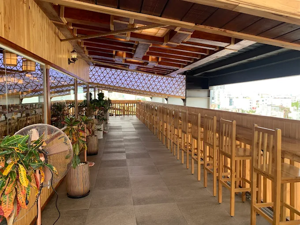 Loa treo tường phát nhạc nền cho nhà hàng Densha Sushi, TP. HCM, loa được thiết kế riêng cho quán, bật lớn không tạp âm, miễn phí công lắp đặt, bảo hành dài hạn 5 năm