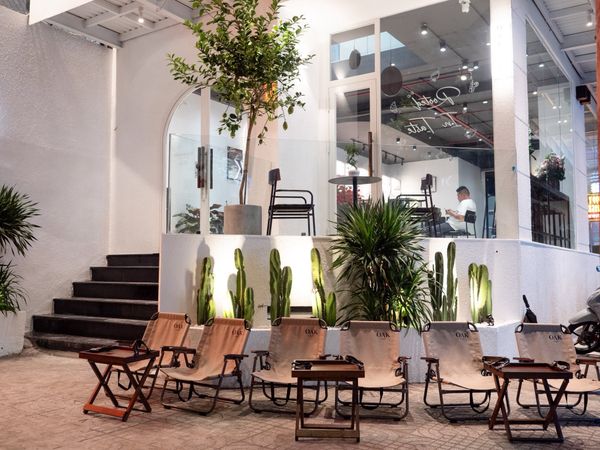 Loa treo tường không dây, phát nhạc nền cho OAK café, TP.HCM, loa được thiết kế riêng cho quán, bật lớn không tạp âm, miễn phí công lắp đặt, bảo hành dài hạn 5 năm