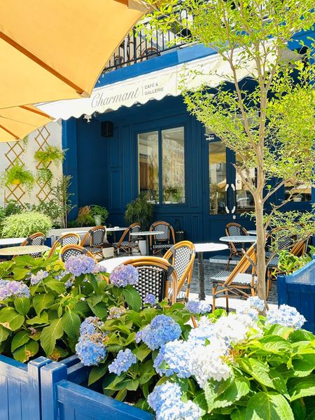 Loa treo tường không dây, phát nhạc nền cho Charmant Cafe & Gallerie, Nha Trang, loa được thiết kế riêng cho quán, bật lớn không tạp âm, miễn phí công lắp đặt, bảo hành dài hạn 5 năm