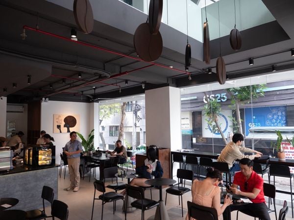 Loa treo tường không dây, phát nhạc nền cho OAK café, TP.HCM, loa được thiết kế riêng cho quán, bật lớn không tạp âm, miễn phí công lắp đặt, bảo hành dài hạn 5 năm