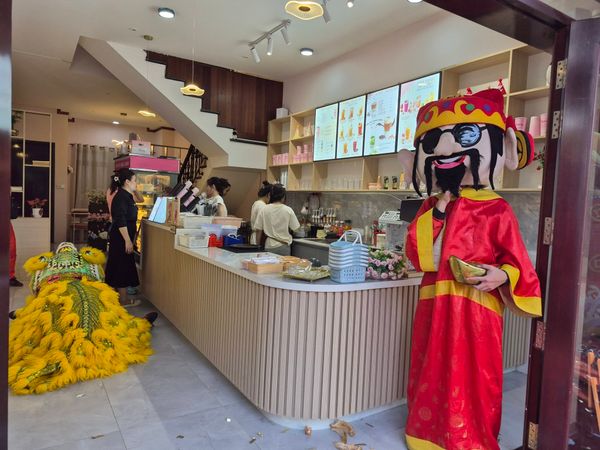 Loa treo tường phát nhạc nền cho Hancy Bakery - Tea & Cofffee, loa được thiết kế riêng cho quán, bật lớn không tạp âm, miễn phí công lắp đặt, bảo hành dài hạn 5 năm