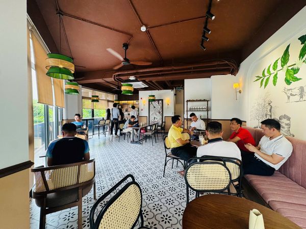 Loa treo tường phát nhạc nền cho Trung Nguyên E-Coffee Vinhomes Ocean Park 3, loa được thiết kế riêng cho quán, bật lớn không tạp âm, miễn phí công lắp đặt, bảo hành dài hạn 5 năm