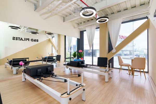 Loa treo tường phát nhạc nền cho R&D Pilates,TP.HCM, loa được thiết kế riêng cho quán, bật lớn không tạp âm, miễn phí công lắp đặt, bảo hành dài hạn 5 năm