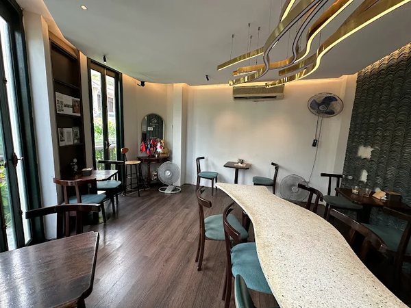 Loa treo tường, phát nhạc nền cho Movitas Cafe, TP. Hà Nội, loa được thiết kế riêng cho quán, bật lớn không tạp âm, miễn phí công lắp đặt, bảo hành dài hạn 5 năm