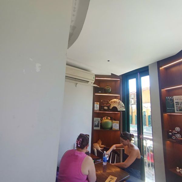 Loa treo tường, phát nhạc nền cho Movitas Cafe, TP. Hà Nội, loa được thiết kế riêng cho quán, bật lớn không tạp âm, miễn phí công lắp đặt, bảo hành dài hạn 5 năm